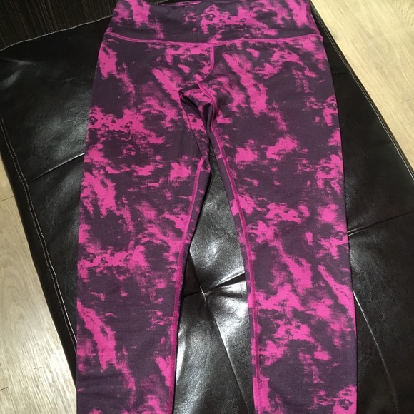 Lululemon yoga pants - Picture 3 of 4